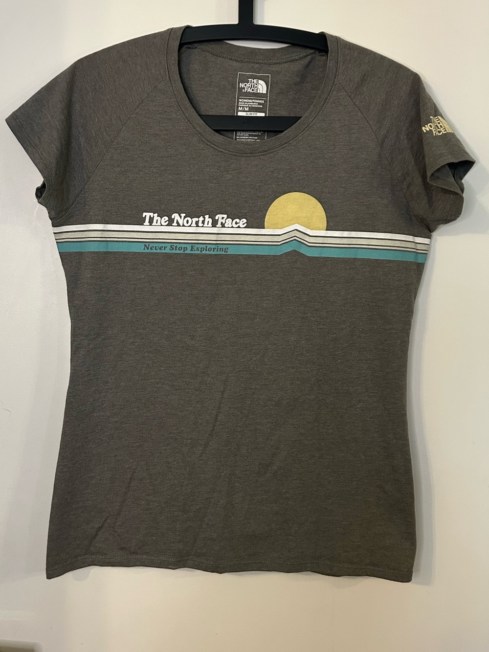 The North Face Women's Slim Fit Gray Crew Graphic Tee with Yellow Sun Size M